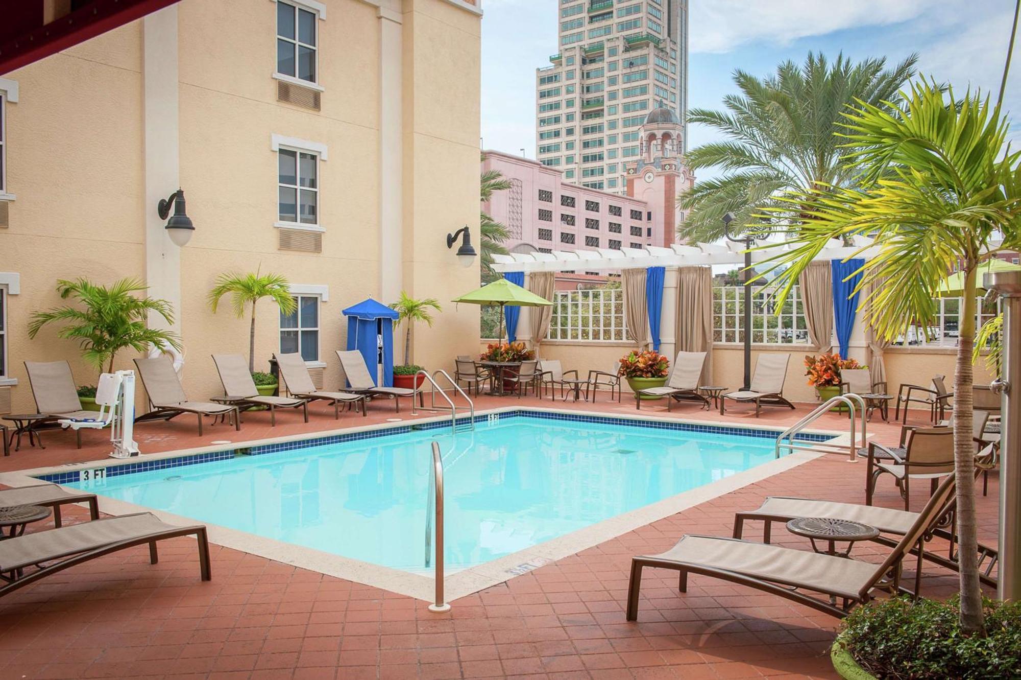 Hampton Inn & Suites St. Petersburg/Downtown Exterior photo