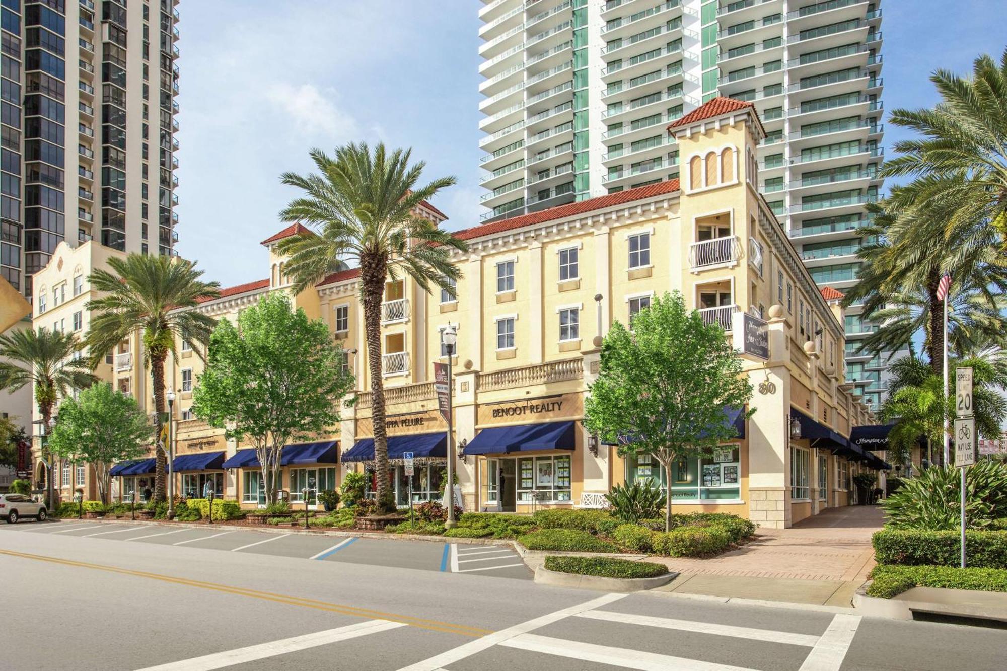 Hampton Inn & Suites St. Petersburg/Downtown Exterior photo